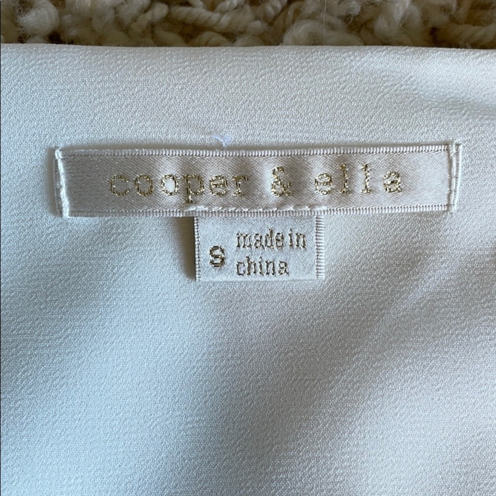 Cooper & Ella White Lined V-Neck 3/4 Sleeve Split Back Blouse Top Small - Picture 3 of 10